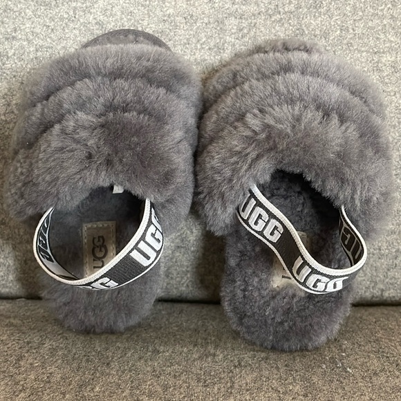 Uggs! Slipper shoes. Toddler size 7 - Picture 1 of 4
